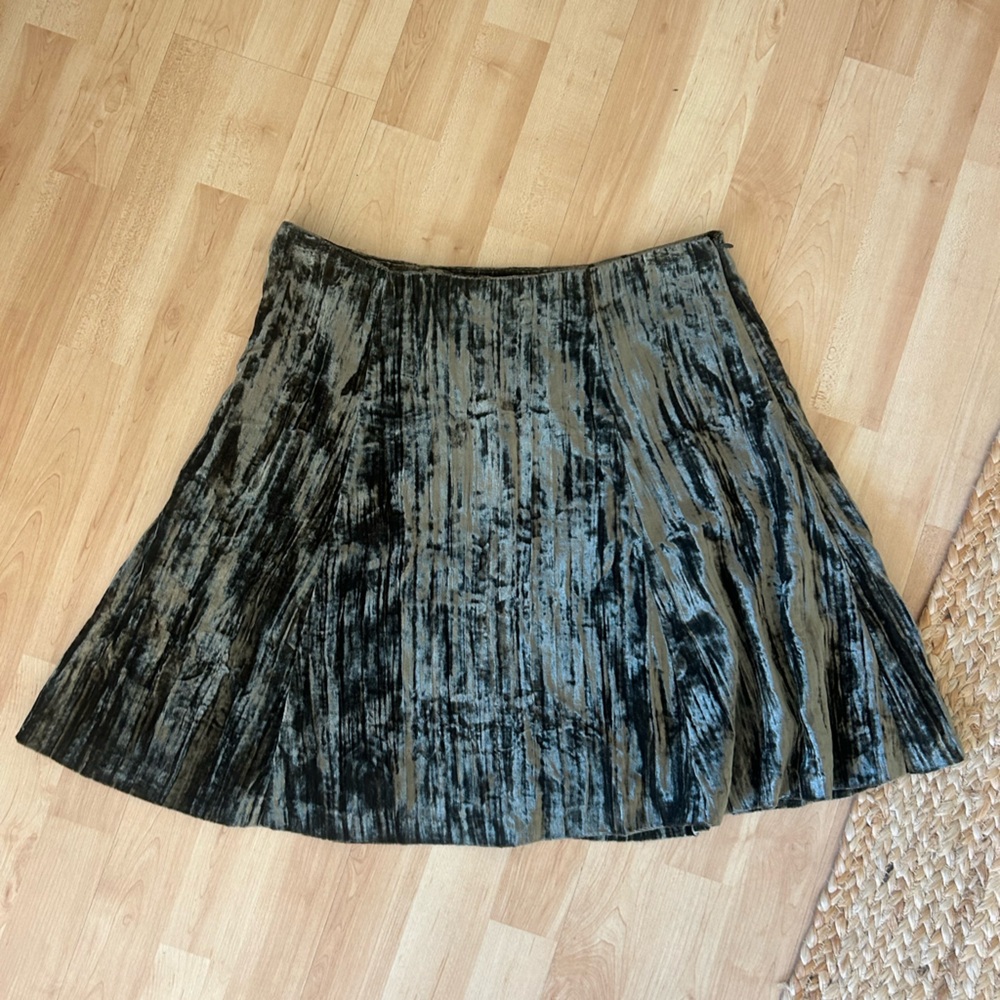 Elegant Green Velvet Skirt